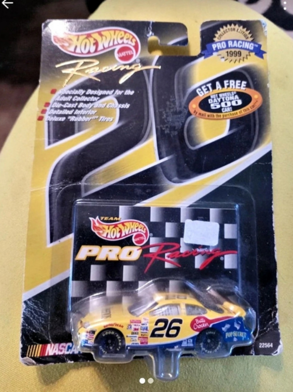 Hot Wheels Pro Racing #26 Ford Taurus NASCAR Die-Cast Car NWT Yellow & Blue